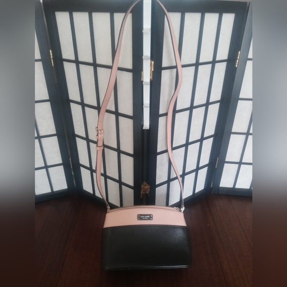 Kate Spade Crossbody Bag Black and Pink Amazing Condition! - Picture 2 of 6